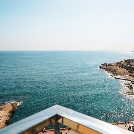 Appartement Gorgeous Seaviews From A Stunning Sliema Studio Extérieur photo